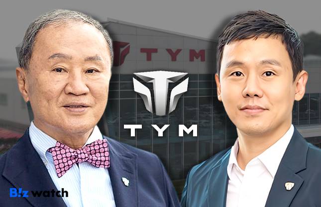 김희용 TYM 회장(왼쪽). 차남이자 후계자 김식 부사장.