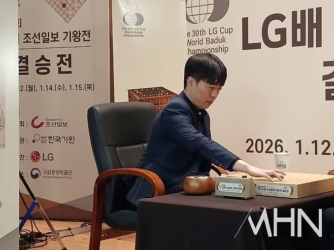 신민준, 스승 이세돌 응원 속 LG배 역전 우승