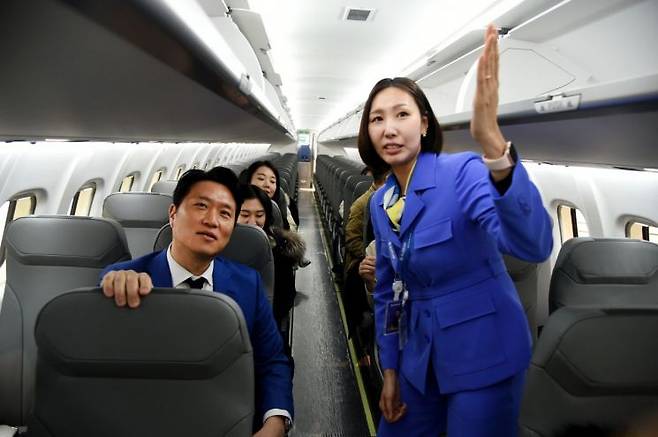 15일 서울 강서구 김포국제공항에서 열린 섬에어 1호기 도입식 행사       . 섬에어