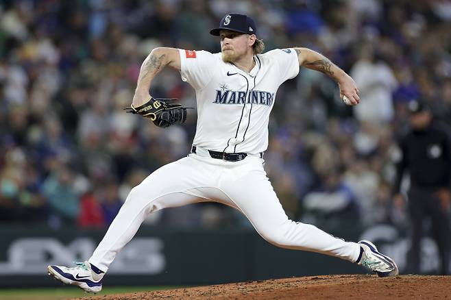 <yonhap photo-3741=""> Seattle Mariners relief pitcher Gabe Speier throws during the fifth inning of a baseball game against the Minnesota Twins Saturday, May 31, 2025, in Seattle. (AP Photo/Ryan Sun)/2025-06-01 10:48:15/ <저작권자 ⓒ 1980~2025 ㈜연합뉴스. 무단 전재 재배포 금지, AI 학습 및 활용 금지></yonhap>