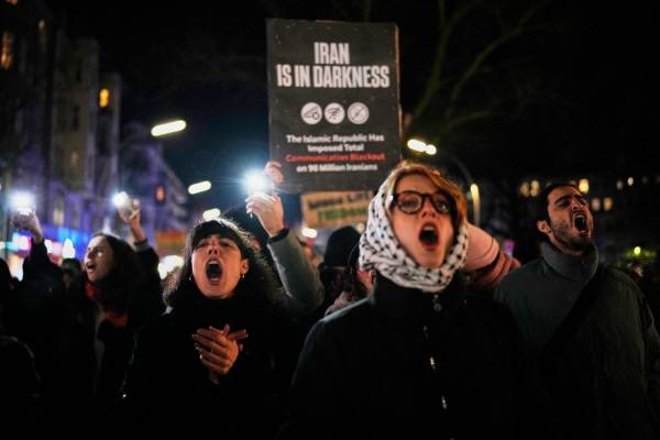지난 14일(현지시간) 독일 베를린에서 이란 반정부 시위를 지지하는 시위가 열리고 있다.