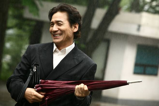 Actor Ahn Sung-ki, who died on Jan. 5 at the age of 74, as seen in the film "Radio Star" (2006) [CINEMA SERVICE]