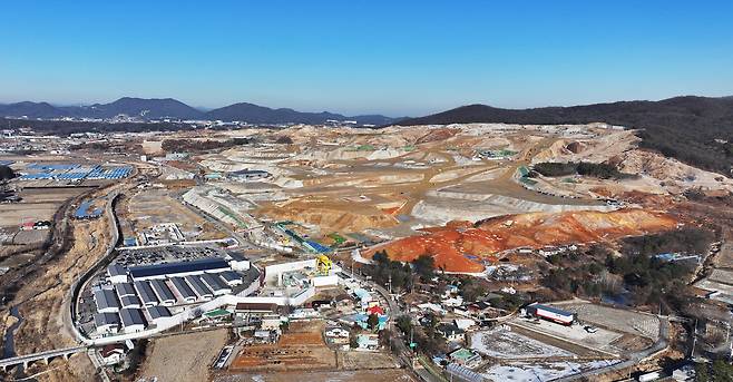 Construction takes place at the site of the Yongin semiconductor cluster in Cheoin District, Yongin, Gyeonggi, on Jan. 15, 2024. [YONHAP]