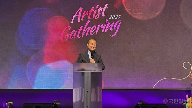 시인과 촌장’의 하덕규 목사가 지난해 경기도 광주 소망수양관에서 열린 ‘2025 아티스트 개더링’에서 크리스천 예술가로서의 마음가짐에 대해 설명하고 있다. 국민일보DB