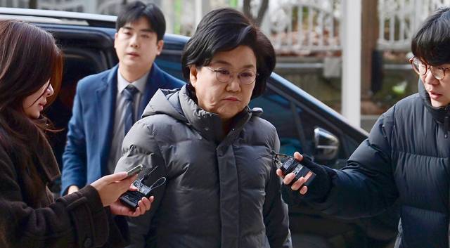 이혜훈(가운데) 기획예산처 장관 후보자가 9일 오전 서울 중구 예금보험공사에 마련된 인사청문회 준비 사무실로 출근하고 있다. 문호남 기자