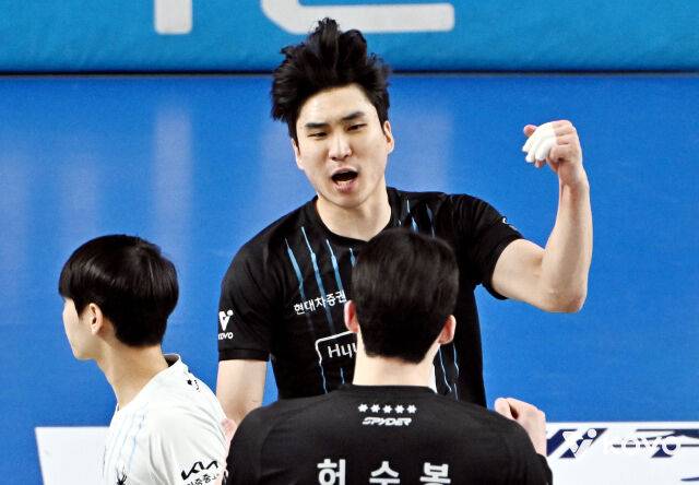 환호하는 신호진./KOVO