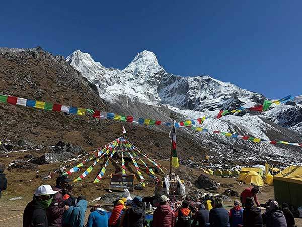 가을 네팔에서 가장 많은 이들이 몰리는 아마다블람. 사진 창 다와 셰르파.