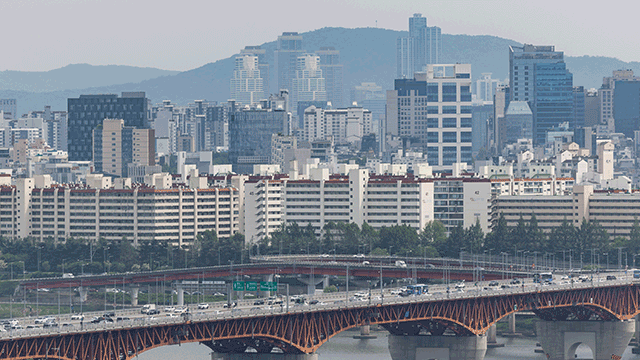 정부의 무관용 원칙 선언 이후 현장에서는 단순 계약 상담보다 세무 당국의 소명 요구에 대비한 자금 출처 문의가 급증하고 있다. 연합뉴스 자료사진