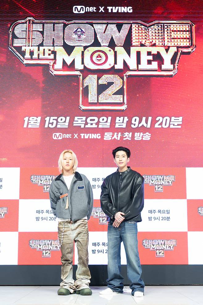 (왼쪽부터) 릴 모쉬픽, 박재범이 15일 서울 강남구 엘리에나 호텔에서 진행 엠넷 ‘쇼미더머니12’ 제작발표회에서 포즈를 취하고 있다. 엠넷 제공