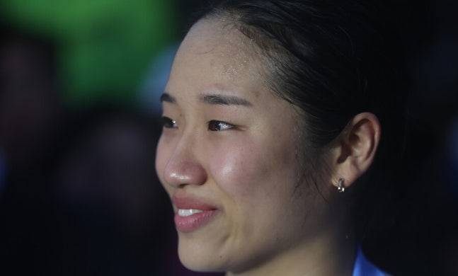 ▲ 세계 랭킹 1위의 위엄을 유감없이 발휘하며 상대의 추격 의지를 꺾어버린 안세영은 이제 27연승 타이를 목전에 두며 배드민턴 역사를 새로 써 내려가고 있다. 시즌 전승을 목표로 내건 안세영의 2주 연속 정상 등극이 곧 시작된다. ⓒ연합뉴스