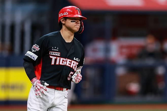 [공식] 김도영 5억→2억 5000 '반토막'…KIA 연봉 재계약 48명 중 16명이 삭감