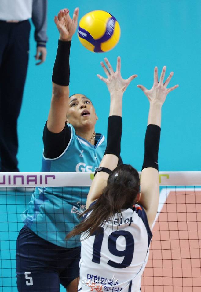 [B하인드★] 우크라이나 국대 출신 IBK 빅토리아 23점 맹폭! 5연승 질주