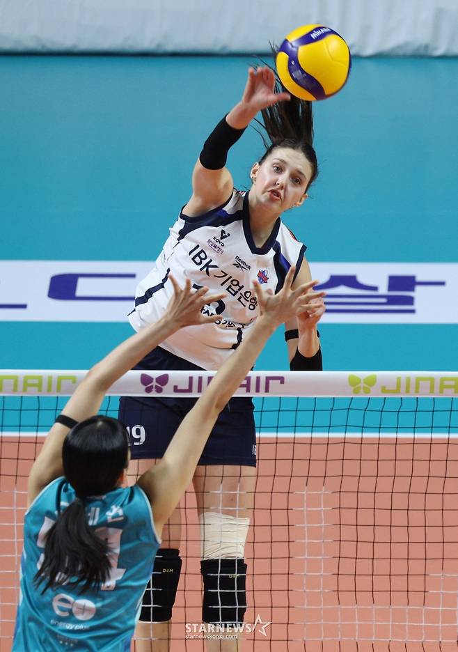 [B하인드★] 우크라이나 국대 출신 IBK 빅토리아 23점 맹폭! 5연승 질주