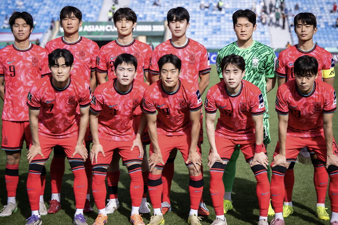 한국과 호주의 8강전은 오는 18일 0시30분에 열린다. 한국이 호주를 넘어 준결승에 오를 경우 일본과 요르단의 경기 승자와 맞대결을 펼치게 된다. 특히 B조에서 3전 전승 10득점 무실점을 기록하며 8강 무대를 밟은 일본은 지난 대회에 이어 이번 대회에서도 유력한 우승 후보로 꼽히고 있다. 이 감독은 호주전을 앞두고 '호주는 조직력과 공수 밸런스가 좋고, 신체적으로도 강한 팀'이라며 '팀 전체가 잘 준비해서 태극마크에 부끄럽지 않은 경기력을 보여줄 수 있도록 하겠다'는 출사표를 던졌다. AFC