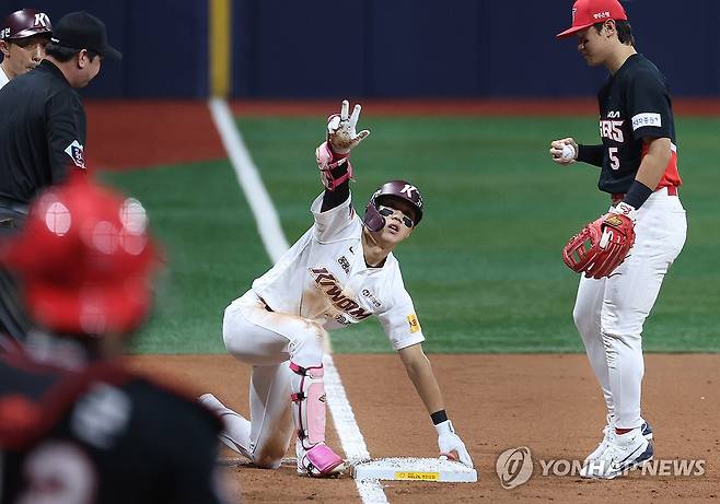 울산에 합류하게 된 변상권(왼쪽) [연합뉴스 자료사진]