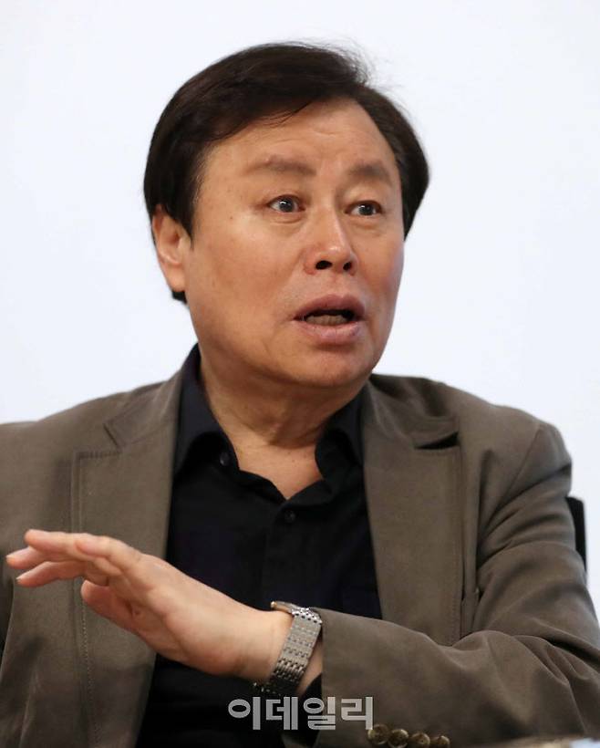시인으로 돌아온 도종환 전 문화체육관광부 장관이 최근 서울 중구 KG타워에서 이데일리와 인터뷰를 하고 있다. (사진=김태형 기자)