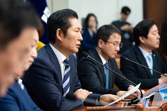 정청래 더불어민주당 대표가 16일 서울 여의도 국회에서 열린 최고위원회의에서 모두 발언을 하고 있다. 2026.1.16/뉴스1 ⓒ News1 유승관 기자