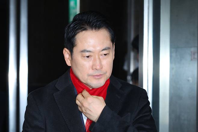 장동혁 국민의힘 대표가 15일 서울 여의도 국회 로텐더홀에서 더불어민주당의 통일교 및 공천뇌물 특검 수용을 촉구하는 단식에 돌입하고 있다./뉴스1