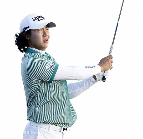 2026년 미국프로골프(PGA) 투어 개막전 '소니 오픈 인 하와이'에 출전한 김성현 프로가 1라운드에서 경기하는 모습이다. 사진제공=ⓒAFPBBNews = News1 (사진을 무단으로 사용하지 마십시오.)
