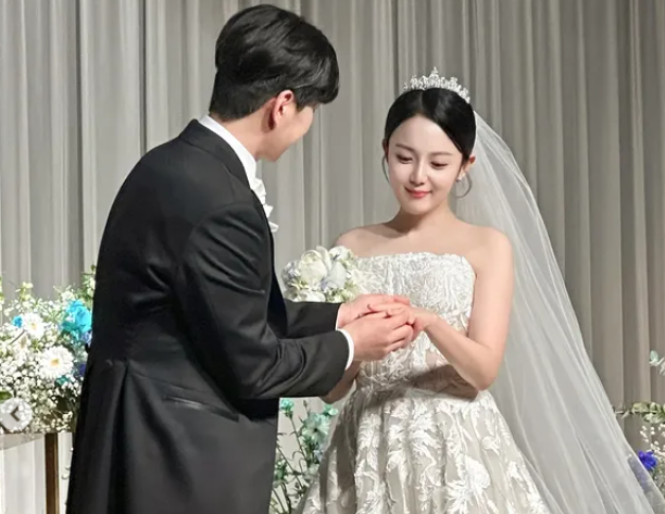 배우 강은비가 유산을 고백했다. 강은비 SNS