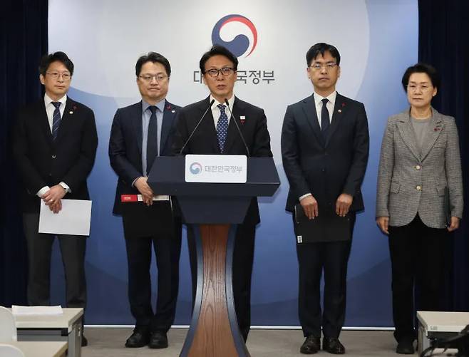 김민석 국무총리가 16일 서울 정부서울청사에서 브리핑하고 있다. [연합뉴스]