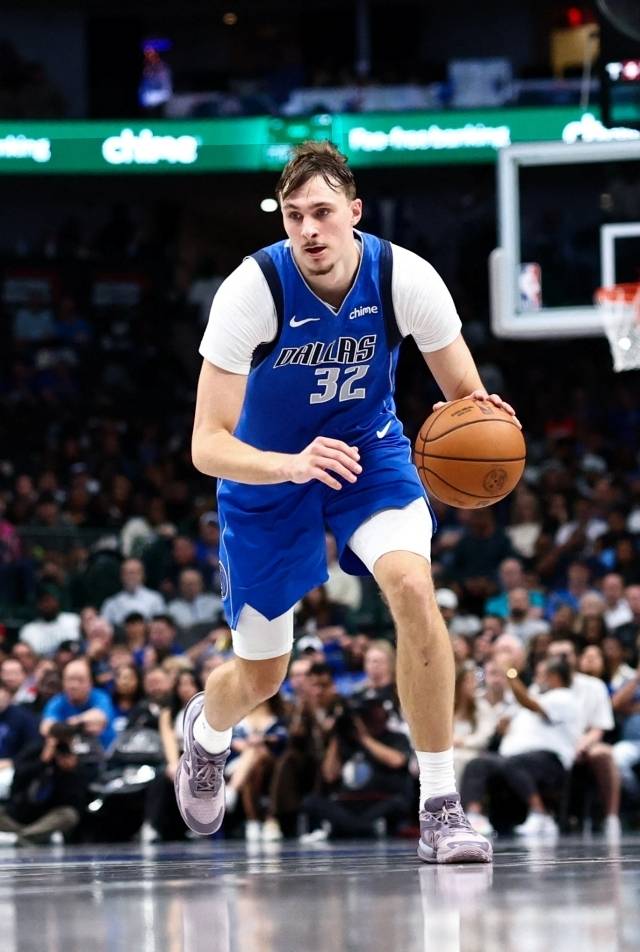 올 시즌 초반만 하더라도 플래그는 고전했다. 자신의 포지션을 찾지 못한 상황에서 플레이 스타일도 애매했다. 그러나 11월부터 반등한 그는 지금 댈러스의 얼굴이 되어 맹활약하고 있다. 사진=Kevin Jairaj=연합뉴스