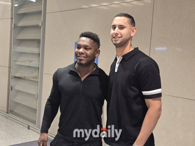 “엄청 힘들었어요” 한화 페라자·에르난데스 비행기만 22시간 탔다→베네수엘라→파나마→네덜란드→한국→목숨 건 2박3일[MD인천공항]