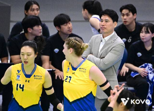 3연패 '고비' 탈출, 5라운드에 '순위 싸움' 승부 건다...사령탑은 '현대건설'에 주목 개인 기록 안 좋지만 팀으로 이기고 있다 [MD수원]