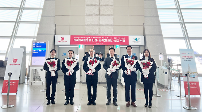 타이라이언항공 취항식. 왼쪽부터 류연식 타이라이언항공 인천공항 지점장, 파타나퐁 퐁텅짜른 – 태국정부관광청서울사무소 소장, 타니 쌩랏 – 주한 태국대사관 대사, 김태성 – 인천공항공사 허브화전략처 처장, 홍찬호 - 타이라이언항공 한국지사(GSA) 대표, 노경아 – 타이라이언항공 한국지사(GSA) 영업부 상무