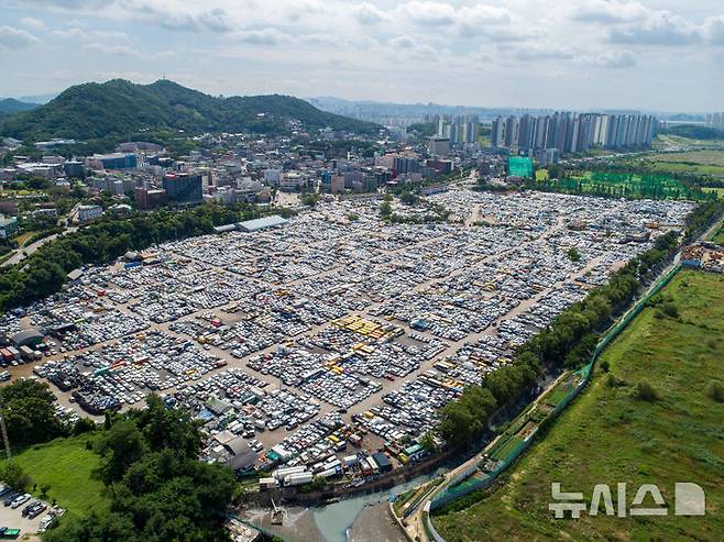 [인천=뉴시스] 인천 연수구 중고차 수출단지. (사진=연수구 제공) 2025.04.16. photo@newsis.com