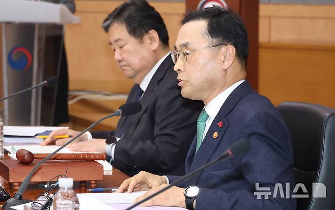 [서울=뉴시스] 추상철 기자 = 차정인 국가교육위원회 위원장이 15일 오후 서울 종로구 정부서울청사에서 국가교육위원회 64차 회의에서 발언하고 있다. 2026.01.15. scchoo@newsis.com