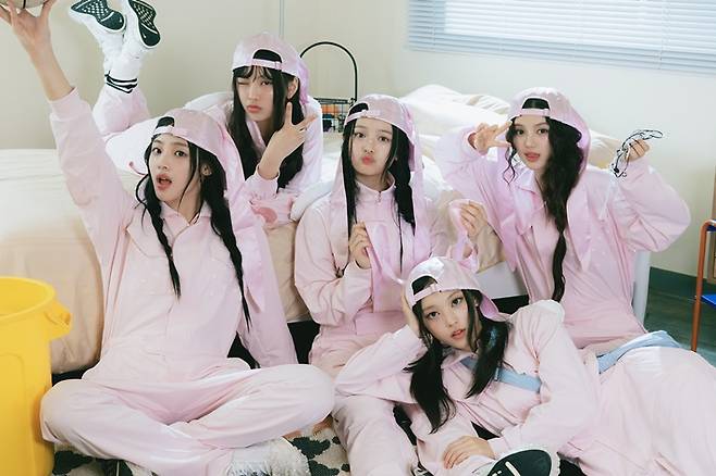 뉴진스 스포티파이 첫 9억 스트리밍 곡은 'OMG'