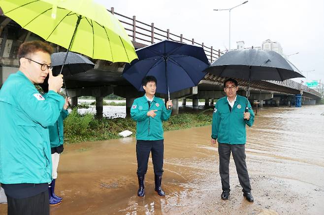 집중호우지역 현장방문. 충북도의회 제공