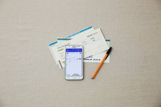 단말기 지원금과 번호이동 조건이 매장별로 크게 달라지며 일부 ‘성지점’에 소비자가 몰렸다. 위약금 면제 효과가 특정 이용자에게 집중됐다는 지적이 나온다. 게티이미지