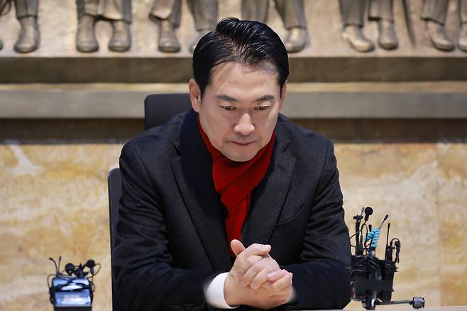 장동혁 국민의힘 대표가 15일 국회 로텐더홀에서 통일교의 정치권 로비 의혹, 공천헌금 의혹과 관련한 특검법 수용을 촉구하며 단식 농성하고 있다. ⓒ연합뉴스