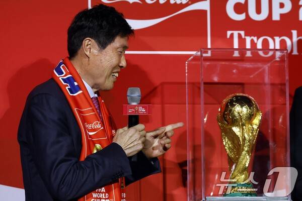 [현장목소리] '韓 축구 선구자' 차범근의 솔직 고백 솔직히 미운 감정이 든다…월드컵 트로피 앞에서 꺼낸 70년의 한