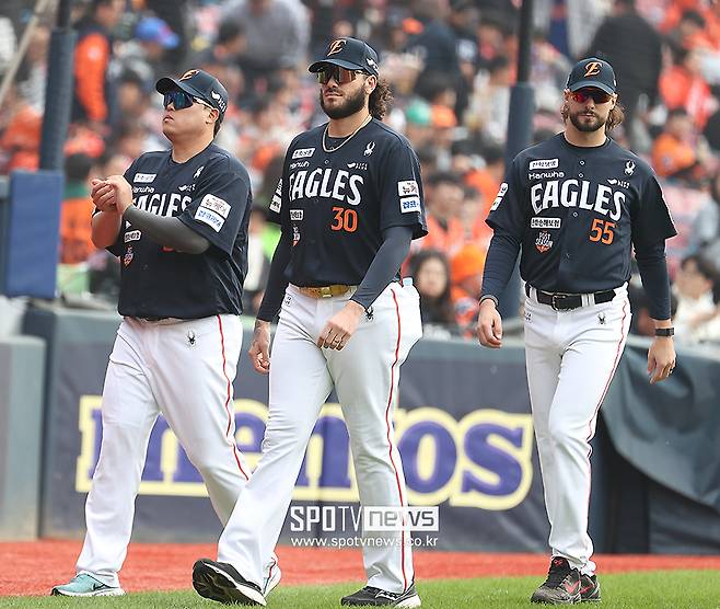 ▲ 와이스(오른쪽)는 한국에서 경력의 돌파구를 만들어내며 꿈에 그리던 메이저리그 데뷔를 코앞에 두고 있다 ⓒ곽혜미 기자