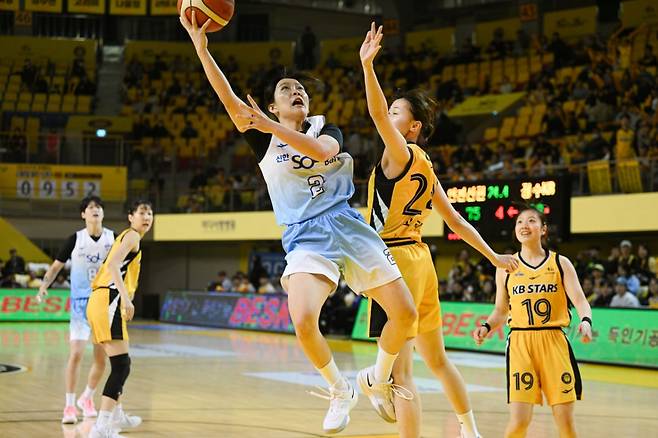 KB스타즈와 신한은행 경기 중. /사진=WKBL 제공