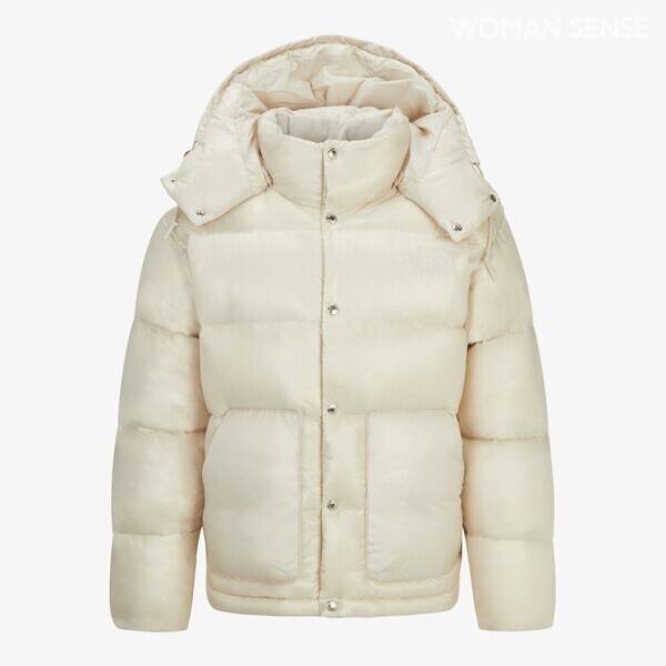 가볍도 포근한 덕다운 소재에 탈부탁 후드 디자인으로 다양한 연출이 가능한 다운 재킷 42만9천원 노스페이스