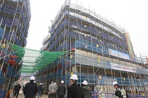 모습 드러낸 신축 전주실내체육관 [촬영 : 김동철]