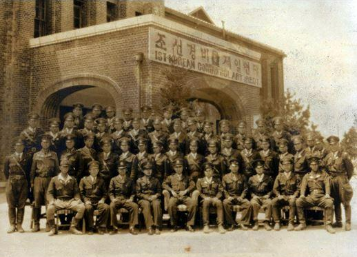 1946년 1월 15일 일본군 특별지원병훈련소가 있던 지금의 육군사관학교 자리에서 남조선국방경비대 제1연대 창설식이 열리고 있다.