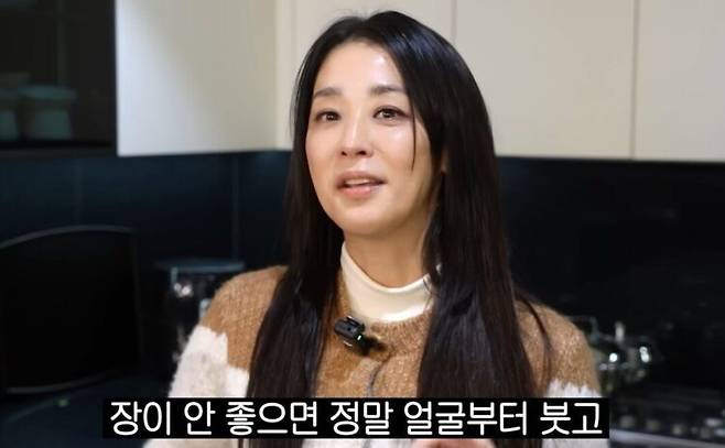 배우 한고은이 어릴 때부터 올리브오일을 한 숟가락씩 먹었다며 건강 관리 비결을 공개했다. 사진=유튜브 채널 '고은언니 한고은'