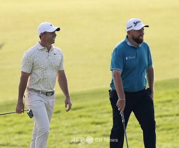 2026년 DP월드투어 두바이 인비테이셔널에 출전한 로리 맥길로이(북아일랜드), 셰인 라우리(아일랜드). 사진제공=ⓒAFPBBNews = News1&nbsp;(사진을 무단으로 사용하지 마십시오.)