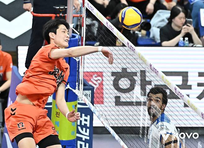 OK저축은행 박창성이 속공을 하고 있는 모습. 사진=KOVO