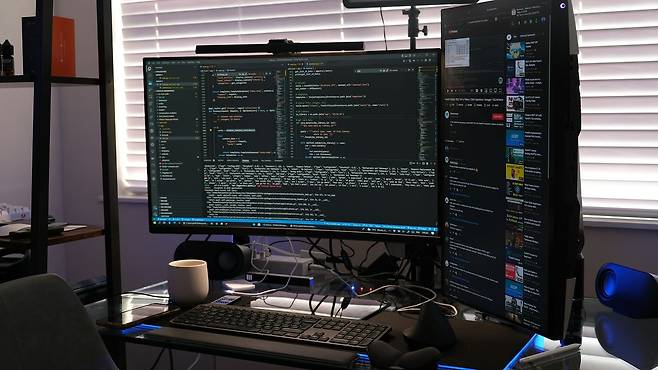 사람 없이 스스로 일하는 AI 코딩. 사진 Unsplash