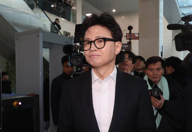 ▲ 국민의힘 한동훈 전 대표가 14일 당 윤리위원회가 본인을 제명 결정한 것과 관련해 입장을 밝힌 뒤 회견장을 떠나고 있다. 연합뉴스