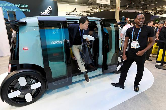 CES 2026에 전시된 아마존 자율주행 자회사 죽스의 로보택시 [사진 출처 = 로이터 연합뉴스]