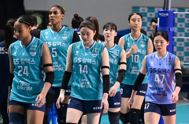 GS칼텍스가 경기에 패한 뒤 아쉬워하고 있다 / 한국배구연맹(KOVO)