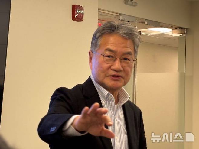 [워싱턴=뉴시스]이윤희 특파원 = 미국 대북특별대표를 지낸 조셉 윤 전 주한 미국대사대리가 16일(현지 시간) 미국 워싱턴DC에서 한미의회교류센터(KIPEC) 주최 대담에서 발언하고 있다. 2026.01.17.