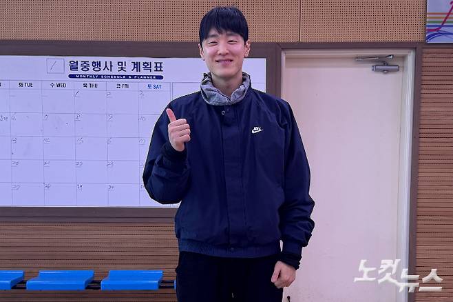 인터뷰하는 한국체대 연성호 코치. 이우섭 기자